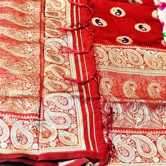 Beautiful Red Woven Banarasi Saree With Blouse - Picture 1 of 2